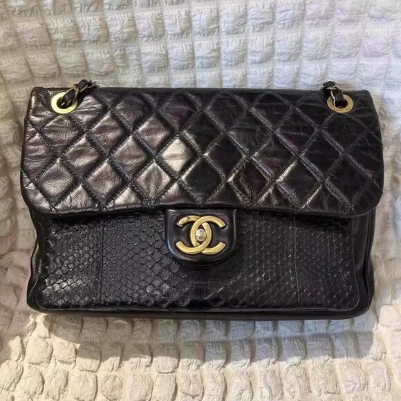 Chanel Medium Black Snakeskin Quilted Crossbody Bag - Picture 1 of 9